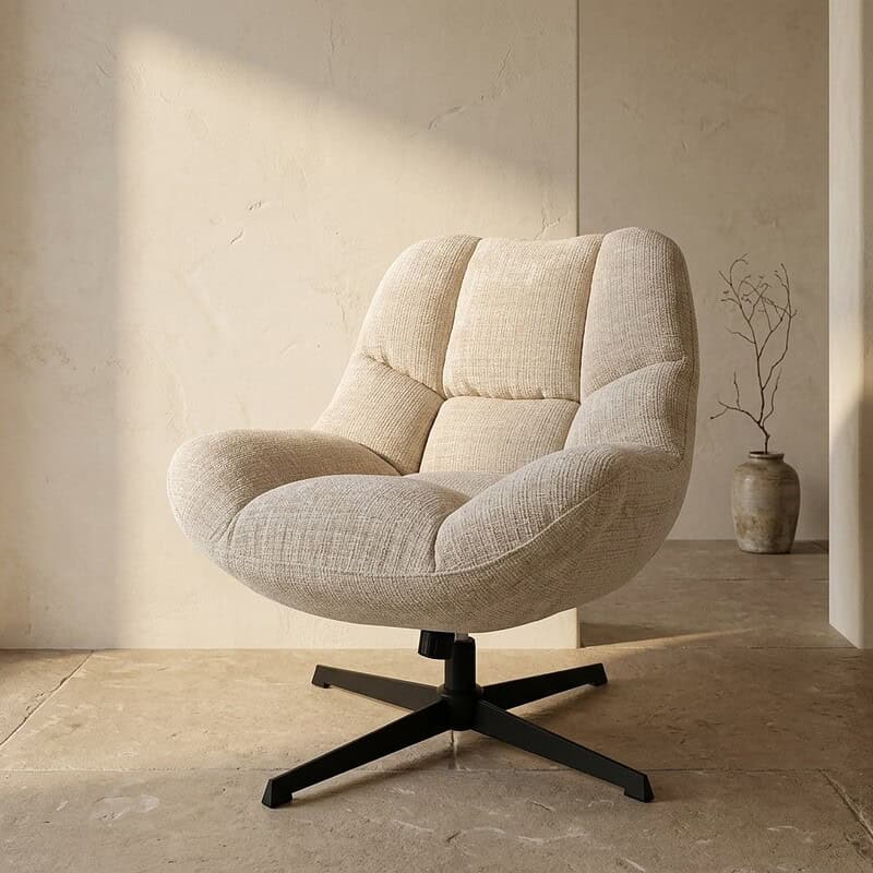 Comfortabele moderne lounge stoel met zachte bekleding en draaibaar onderstel, perfect voor een stijlvolle en gezellige zithoek.