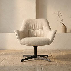 Moderne Mokana lounge stoel met comfortabele bekleding en zwart metalen onderstel, perfect voor een stijlvolle woonkamer of kantoorruimte.
