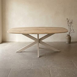 Moderne eettafel van massief hout met unieke onderstel, perfect voor een stijlvolle eetkamer of woonkamer. Duurzaam en elegant design, ideaal voor gezellige maaltijden en bijeenkomsten.