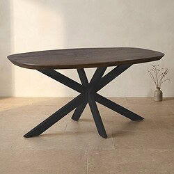 Moderne eettafel met houten blad en zwart metalen onderstel, perfect voor een eigentijdse eetkamer of keuken. Duurzaam en stijlvol design voor dagelijks gebruik.