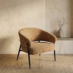 Moderne Mokana fauteuil met zachte bekleding en zwart houten poten, perfect voor een stijlvolle woonkamer of lounge.