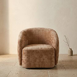 Bequemer Mokana-Sessel mit luxuriösem Stoffbezug, perfekt für ein modernes Wohnzimmer. Elegantes Design und hochwertige Verarbeitung sorgen für einen stilvollen Look.