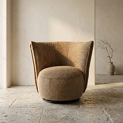Luxe houten fauteuil met zachte bekleding, perfect voor een modern interieur. Gemaakt van hoogwaardig hout en comfortabel textiel, ideaal voor ontspanning en stijl.
