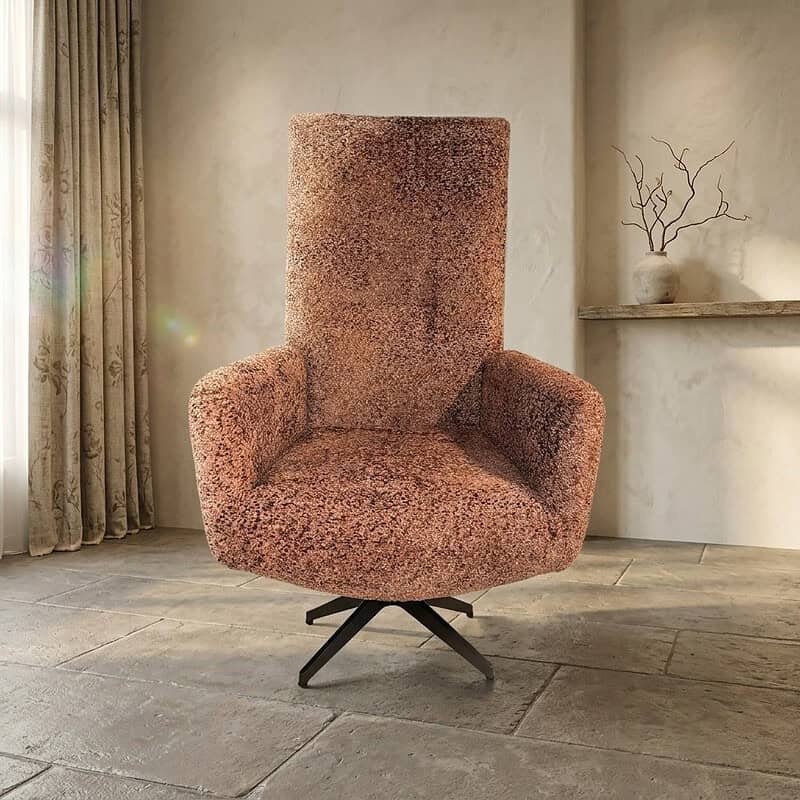 Comfortabele hoge rugleuning fauteuil in een modern interieur, bekleed met zachte, gemêleerde stof, perfect voor ontspanning en stijl.