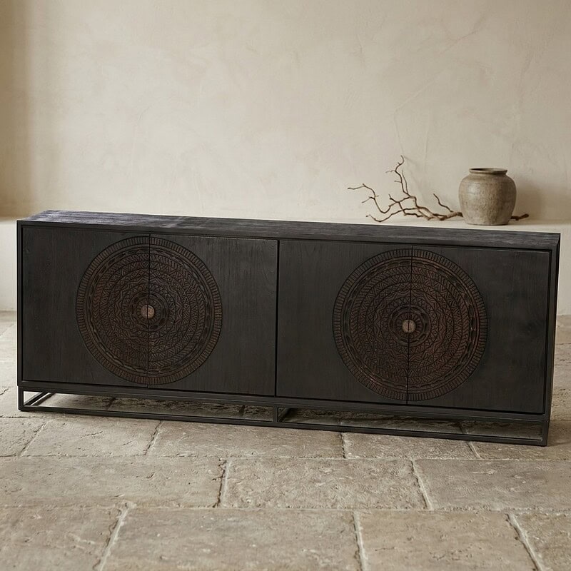 Modern houten dressoir met cirkelpatronen, zwart afwerking, geschikt voor woonkamer of eetkamer, met metalen onderstel.