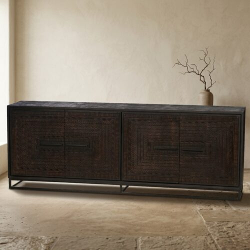 Elegant houten dressoir met gedetailleerd patroon, perfect voor moderne en klassieke interieurs. Gemaakt van hoogwaardige materialen, biedt stijl en functionaliteit.