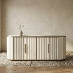 Elegantes weißes Sideboard von Mokana Meubelen mit Rillenmuster, perfekt für einen modernen Einrichtungsstil. Aus hochwertigem Holz gefertigt, ideal zum Aufbewahren und Dekorieren.