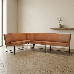 Bank met leren bekleding en metalen poten, modern en minimalistisch design. Perfect voor woonkamer of kantoor, gemaakt door Mokana Meubelen. Moderne leren bank met metalen poten, geschikt voor woonkamer of kantoor, ontworpen door Mokana Meubelen.