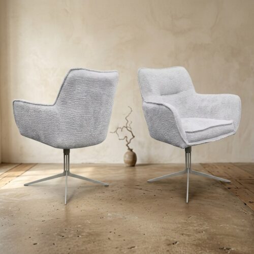 Moderne Mokana fauteuils met zachte bekleding en stijlvolle uitstraling, perfect voor een eigentijdse woonkamer of kantoorruimte. Gemaakt van hoogwaardige materialen voor comfort en duurzaamheid.