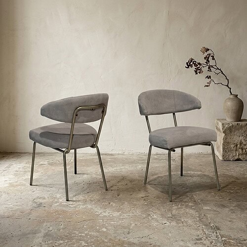 Moderne houten en stoffen eetkamerstoelen set met minimalistisch ontwerp, perfect voor een stijlvolle eetkamer. Gemaakt van hoogwaardige materialen voor comfort en duurzaamheid.