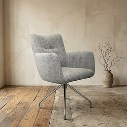 Modern grijze lounge stoel met metalen poten en minimalistisch design voor woonkamer of kantoor. Moderne grijze lounge stoel met comfortabele bekleding en metalen poten, ideaal voor een stijlvolle en gezellige zithoek.