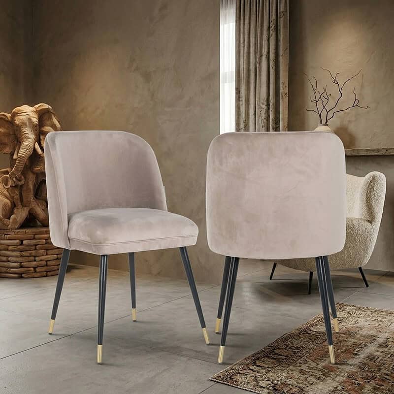 Luxuriöse Esszimmerstühle aus Samt mit goldfarbenen Beinen, perfekt für moderne Einrichtungen und Esszimmer.