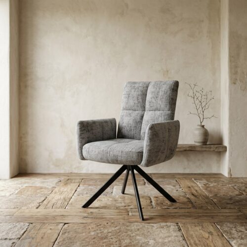 Moderne houten draaistoel met zachte stoffen bekleding, geschikt voor woonkamer of kantoor, in een minimalistisch interieur.