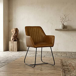 Luxe leren fauteuil met metalen frame in een strak, minimalistisch interieur, perfect voor moderne woonruimtes en stijlvolle zitgelegenheden.
