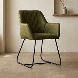 Elegante groene velvet eetkamerstoel met slanke zwarte metalen poten, perfect voor een stijlvolle en comfortabele eetruimte of kantoor.