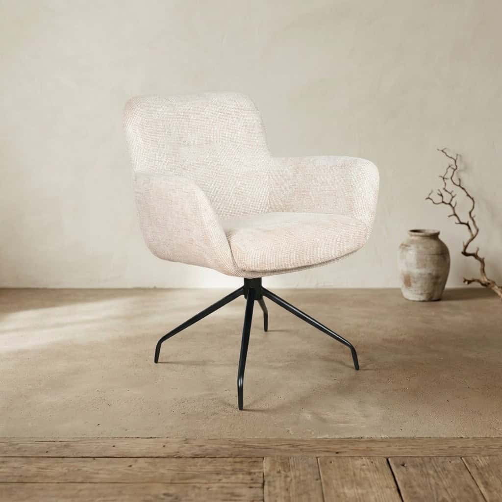 Moderne Mokana fauteuil met comfortabele bekleding en zwart metalen onderstel, perfect voor een stijlvolle woonkamer of kantoor.
