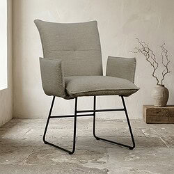 Moderne houten fauteuil met stoffen bekleding en zwart metalen frame, perfect voor een stijlvolle en comfortabele zithoek in huis of kantoor.