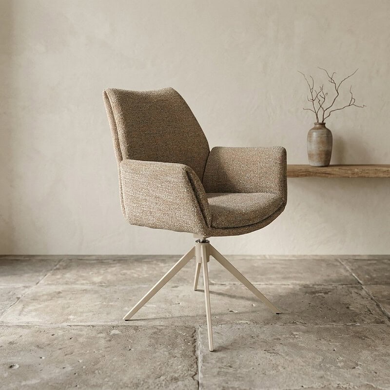 Moderne houten draaistoel met zachte stoffen bekleding, perfect voor een stijlvolle en comfortabele zithoek.