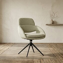 Moderne lounge stoel met zachte bekleding en zwarte metalen pootjes, perfect voor een stijlvolle woonkamer of kantoorruimte.