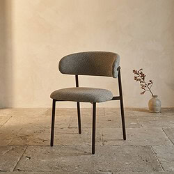 Vintage houten fauteuil met stoffen bekleding, modern minimalistisch design, geschikt voor woonkamer of kantoor, elegante en comfortabele zitplek.