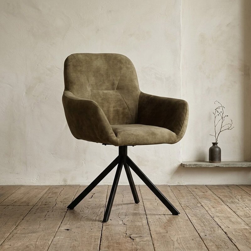 Moderne houten bureaustoel met zachte stoffen bekleding en verstelbare hoogte, perfect voor thuis of kantoor.
