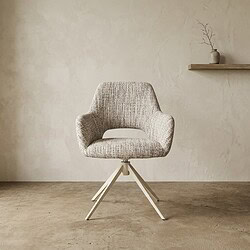 Comfortabele moderne fauteuil met gestoffeerde bekleding en houten poten, perfect voor een stijlvolle woonkamer of kantoor.