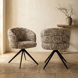 Moderne fauteuils met houten frame en zachte stoffen bekleding, perfect voor een stijlvolle en comfortabele zithoek.