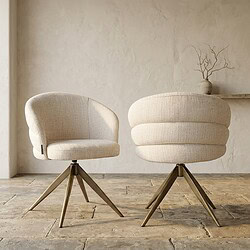 Moderne beige fauteuils en bijzettafels set met gouden poten, perfect voor een stijlvolle woonkamer of lounge. Elegant design met comfortabele bekleding en trendy uitstraling.