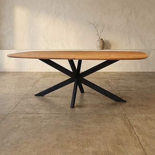 Moderne houten eettafel met zwart metalen onderstel, perfect voor een eigentijdse eetkamer of vergaderruimte, gecombineerd met minimalistisch design en natuurlijke materialen.