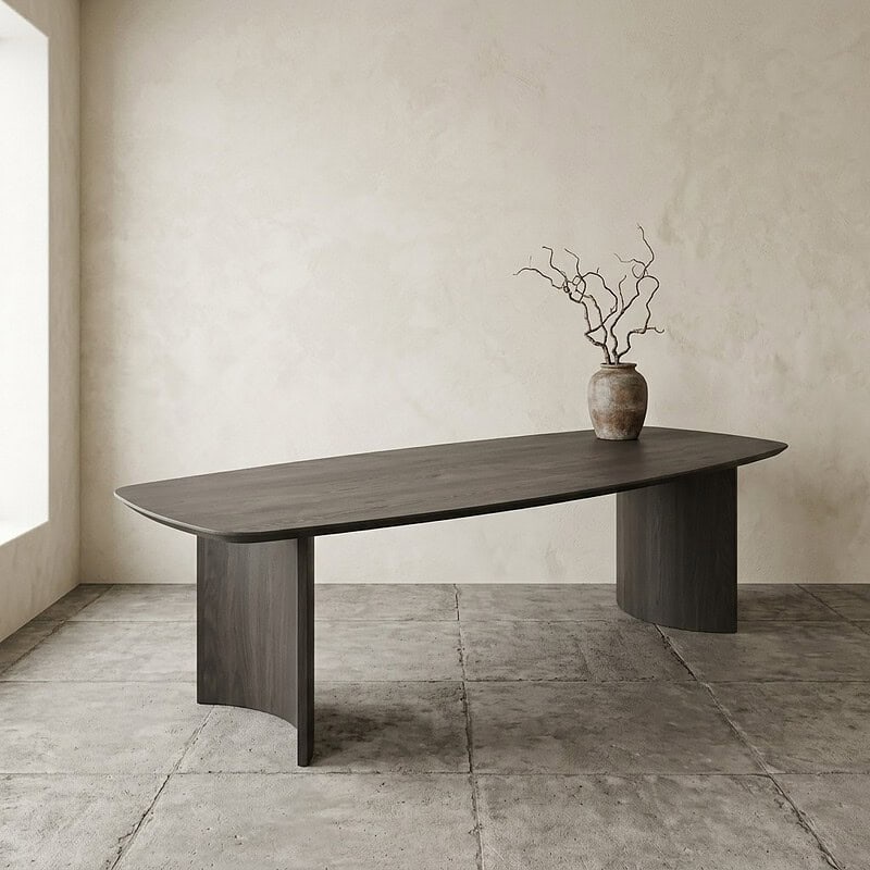 Moderne eettafel van massief hout met een minimalistisch ontwerp, geschikt voor een stijlvolle eetkamer of kantoorruimte. Gemaakt door Mokana Meubelen, bekend om duurzame en elegante meubelstukken.