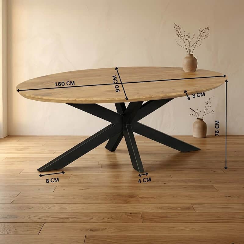 Eettafel met houten blad en zwart onderstel, perfect voor een moderne eetkamer.