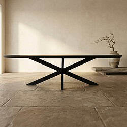 Strakke houten eettafel met zwart metalen onderstel, perfect voor een moderne eetkamer. Gemaakt van hoogwaardig hout, combineert functionaliteit met stijl.