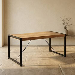 Moderner Esstisch mit Holzplatte und schwarzem Metallgestell, perfekt für ein modernes Esszimmer oder einen Büroraum. Langlebiges und stilvolles Design für jeden Einrichtungsstil.