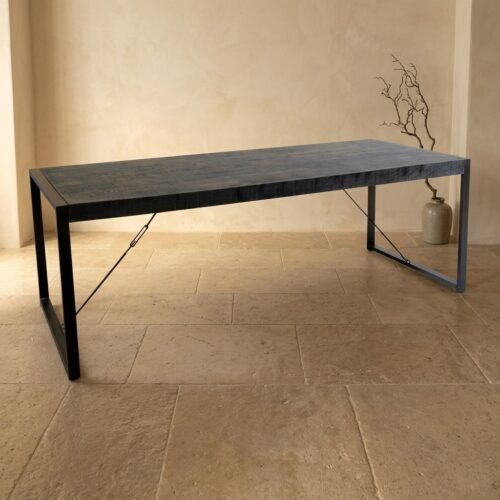 Eettafel Britt Zwart 220, in wabi-sabi sfeer