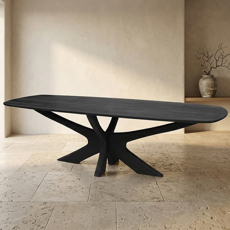 Moderne houten eettafel met unieke sculpturale basis, perfect voor een eigentijdse eetkamer. Gemaakt van hoogwaardig hout, combineert stijl en functionaliteit.