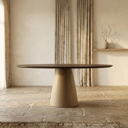 Moderne massief houten eettafel in een minimalistisch interieur met natuurlijke tinten en eenvoudige decoratie, perfect voor een stijlvolle en functionele eetruimte.