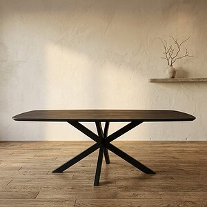 Moderne eettafel van massief hout met zwart onderstel in een minimalistische interieurstijl.