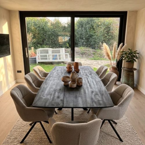Eettafel Deens ovaal zwart | Mangohout, van Mokana Furniture, sfeerimpressie