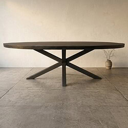 Moderne houten eettafel met uniek ontwerp en stevige basis, perfect voor een stijlvolle eetkamer of vergaderruimte. Gemaakt van hoogwaardig hout voor duurzaamheid en elegantie.