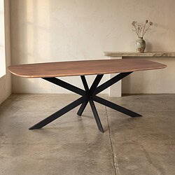 Moderne eettafel met houten blad en zwart metalen onderstel, perfect voor een stijlvolle eetkamer of woonruimte.