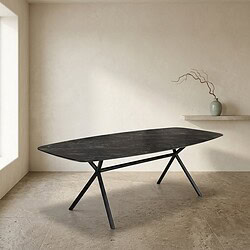 Moderne zwarte eettafel met unieke vorm en strakke lijnen in een minimalistisch interieur, gecombineerd met een decoratieve vaas op een wandplank.
