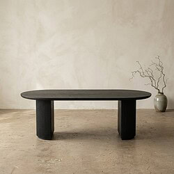 Moderner schwarzer Esstisch von Mokana Meubelen im minimalistischen Design, perfekt für ein stilvolles Esszimmer oder Wohnzimmer. Hergestellt aus hochwertigem Holz mit einer eleganten Oberfläche.