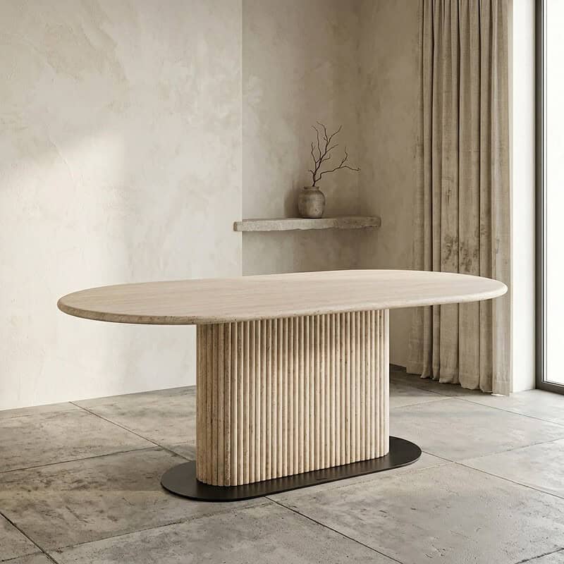 Moderner Esstisch mit Rillenmuster und natürlicher Oberfläche, ideal für ein modernes Esszimmer. Aus hochwertigem Holz gefertigt, vereint er Stil und Funktionalität.
