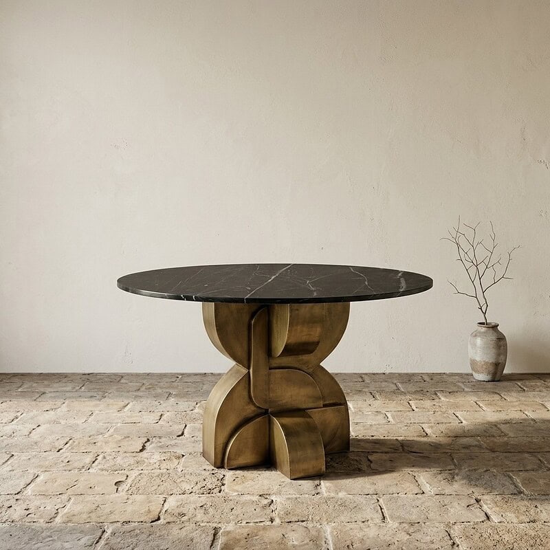 Einzigartiger Esstisch aus Holz und Marmor mit skulpturalem Untergestell, perfekt für moderne Esszimmer. Hergestellt aus hochwertigen Materialien für Langlebigkeit und Stil.