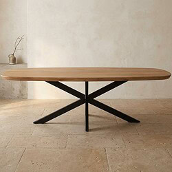 Moderne eettafel met houten blad en zwart metalen onderstel, perfect voor een eigentijdse eetkamer of woonruimte.