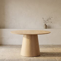 Moderne houten eettafel met uniek ontwerp, gemaakt van massief hout, geschikt voor eetkamers en woonruimtes, met een minimalistische uitstraling en natuurlijke afwerking.
