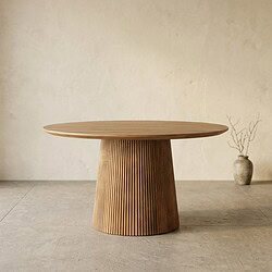 Moderne massief houten eettafel met ronde top en gestreepte basis, perfect voor een stijlvolle eetkamer. Gemaakt van hoogwaardig hout, combineert functionaliteit met elegantie.