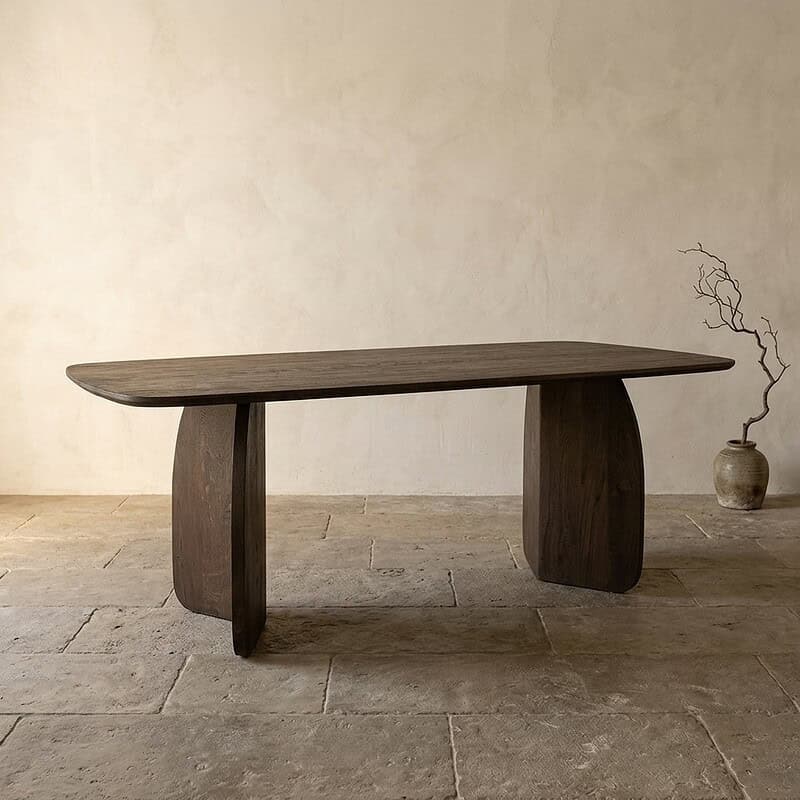 Massiver Esstisch aus Holz mit einzigartigem, modernem Design, perfekt für ein stilvolles Esszimmer oder Wohnzimmer, hergestellt von Mokana Meubelen.