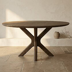 Robuuste houten eettafel met uniek X-vormig onderstel, perfect voor een moderne eetkamer. Gemaakt van hoogwaardig hout, combineert functionaliteit met stijl.