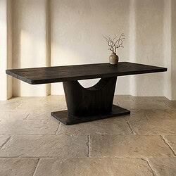 Eettafel van massief hout met modern design